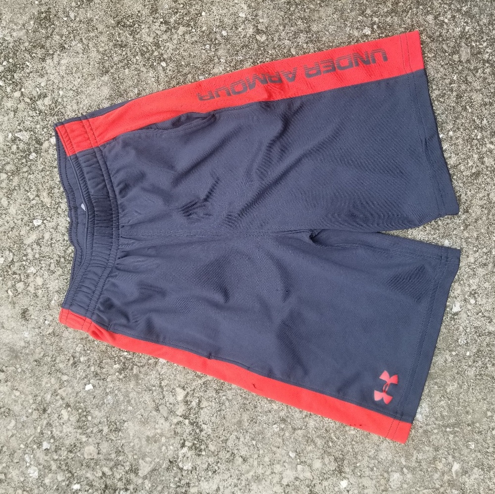 Boys size 7 under armour shorts